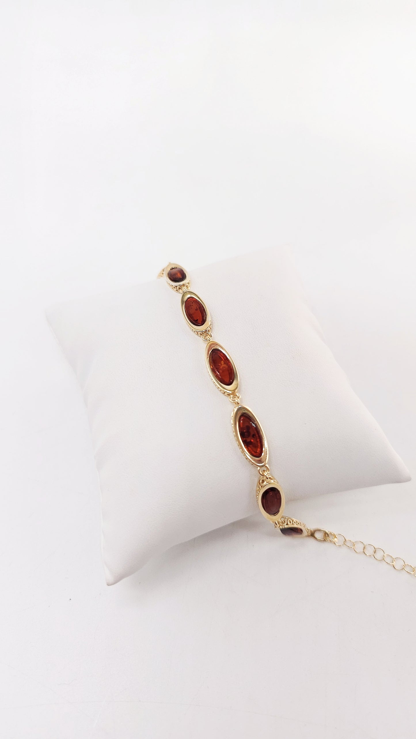 Natural amber bracelet in gold look