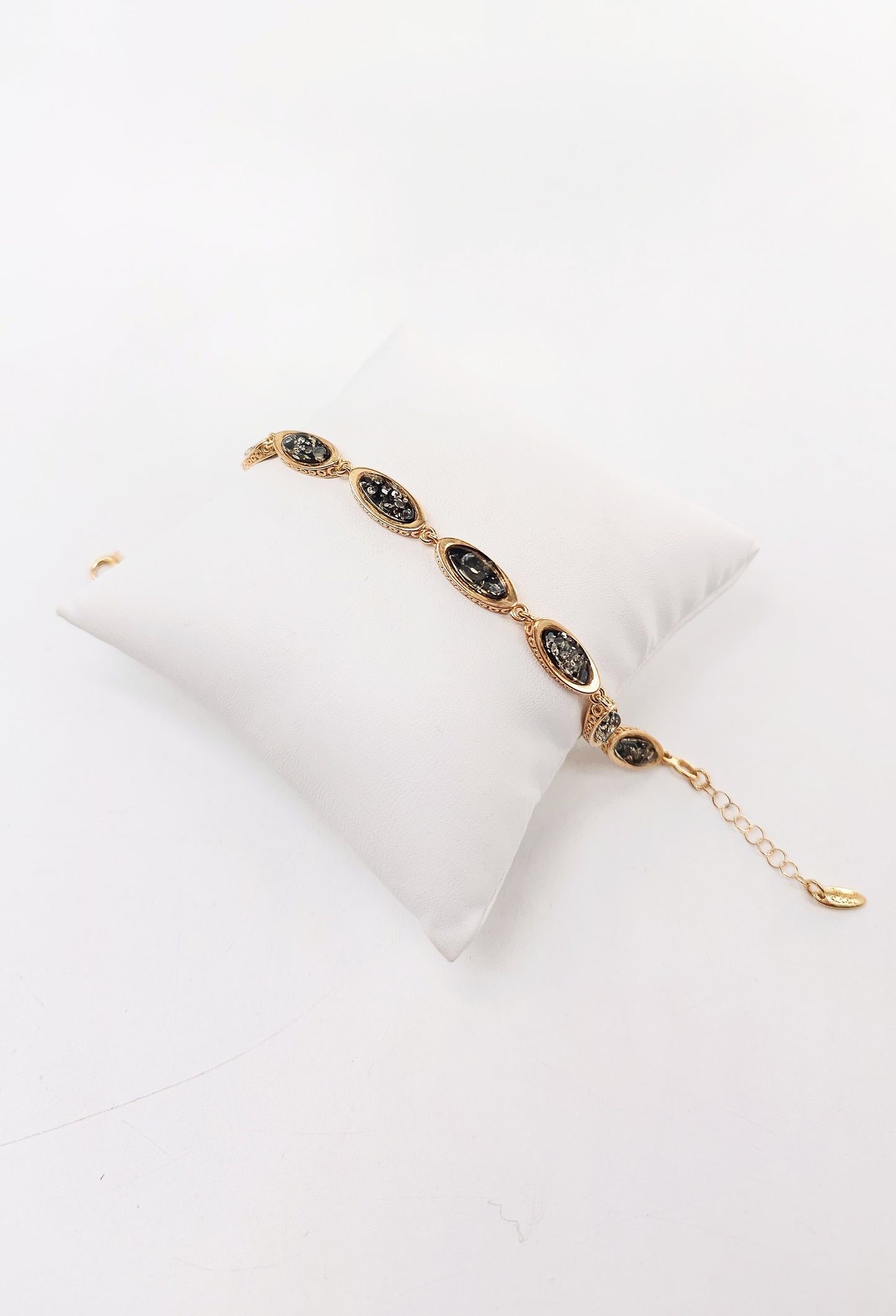 Natural amber bracelet in gold look