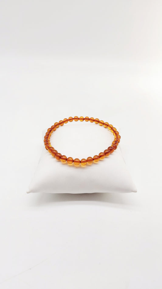 Stretch bracelet made of natural amber for women