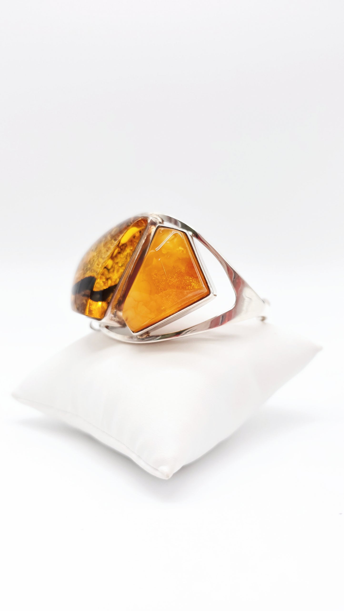 Silberarmband Damen mit großem Bernstein – Unikat Schmuck