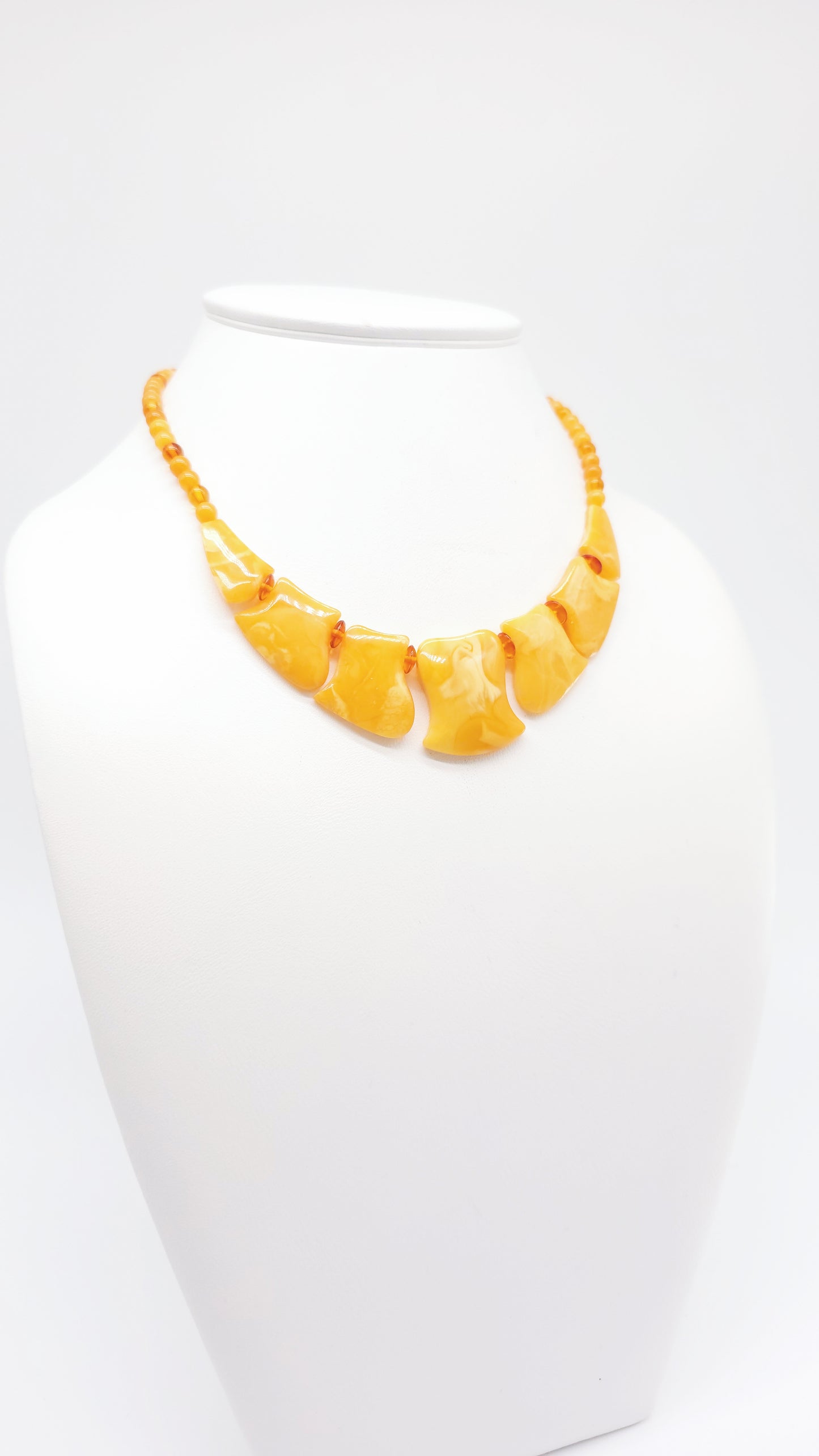 Handgemaakte barnsteencollier