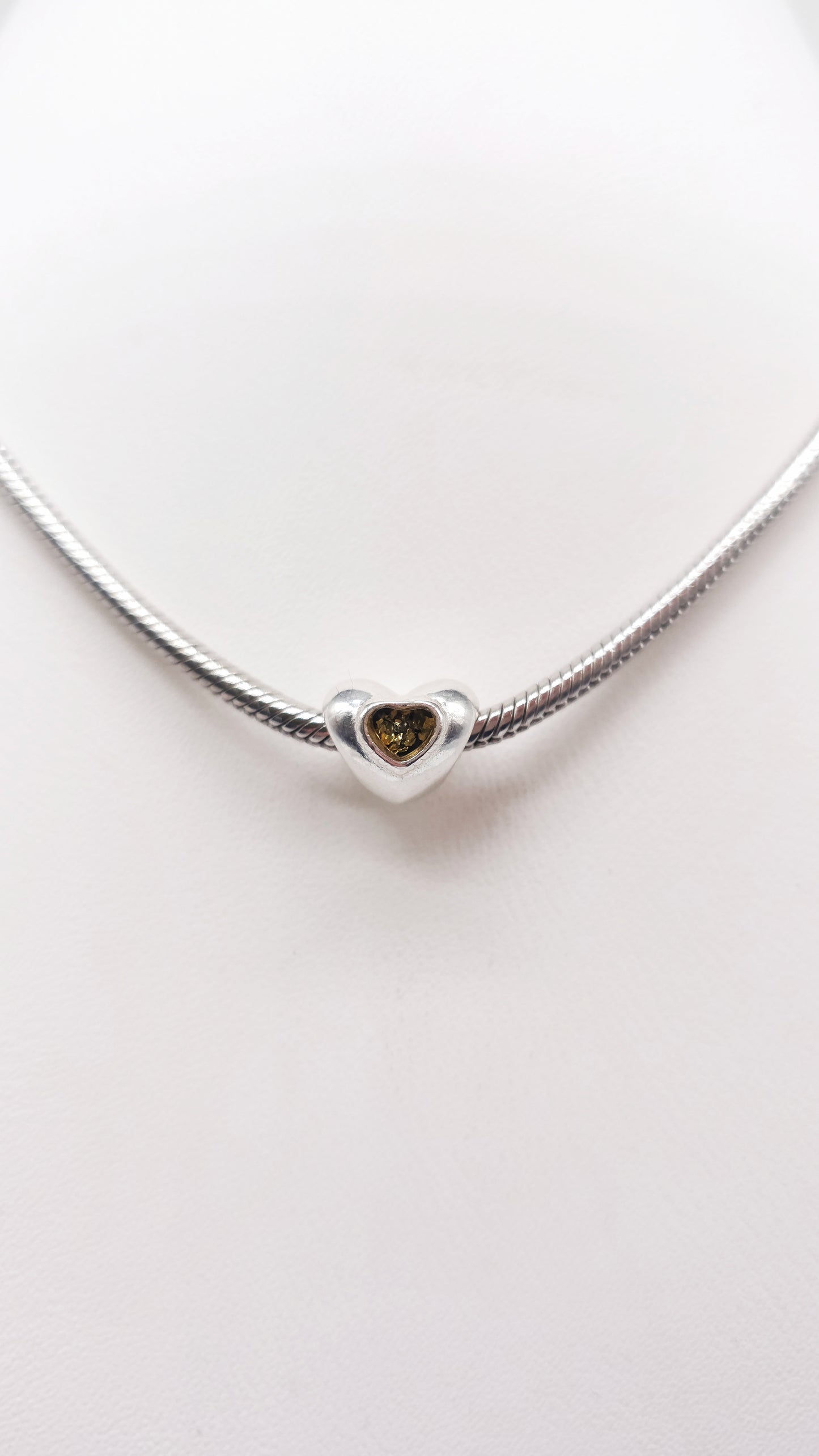 Sieraadbedel voor armband of ketting – hartje barnsteen