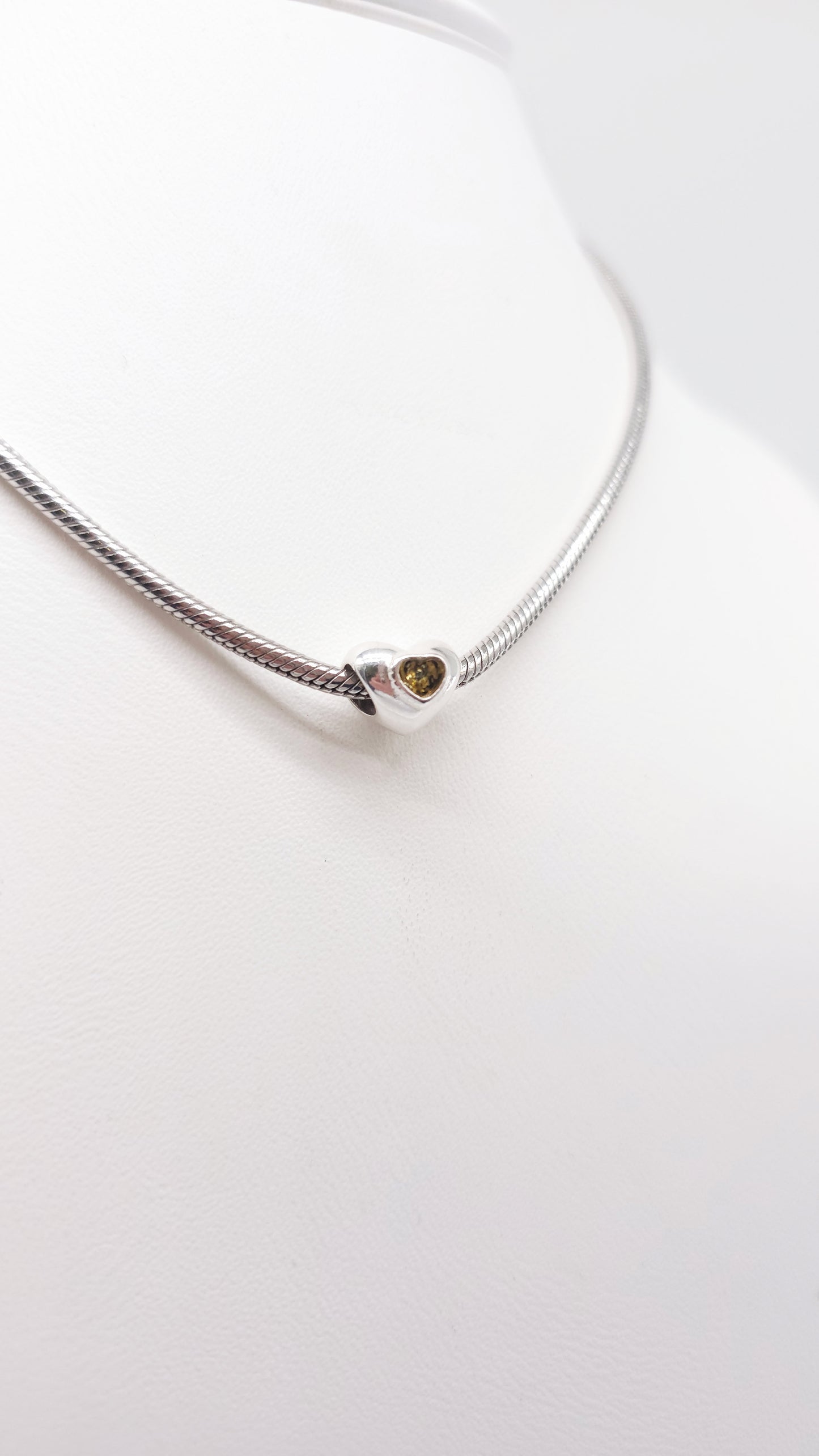 Sieraadbedel voor armband of ketting – hartje barnsteen