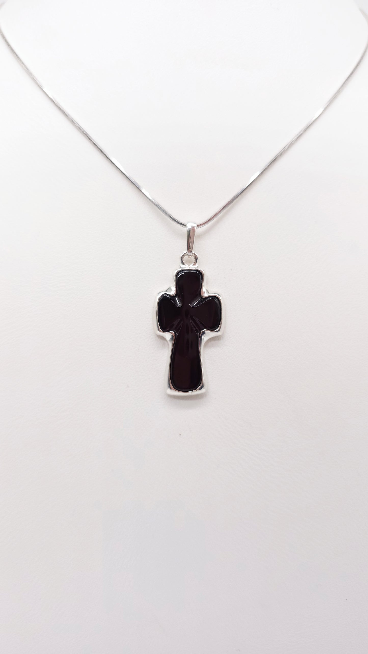Kreuzanhänger für Damen & Herren – Bernsteinschmuck