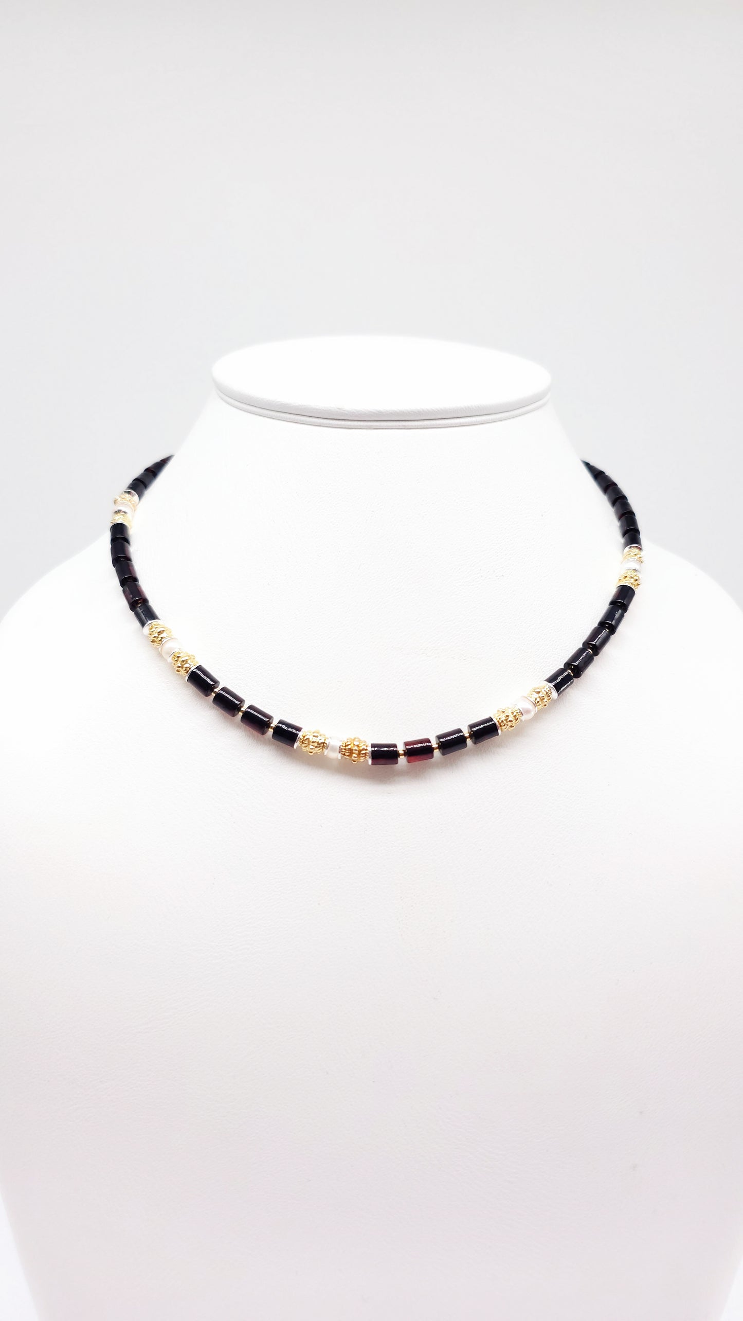 Diep rood barnstenen collier met zoetwaterparels
