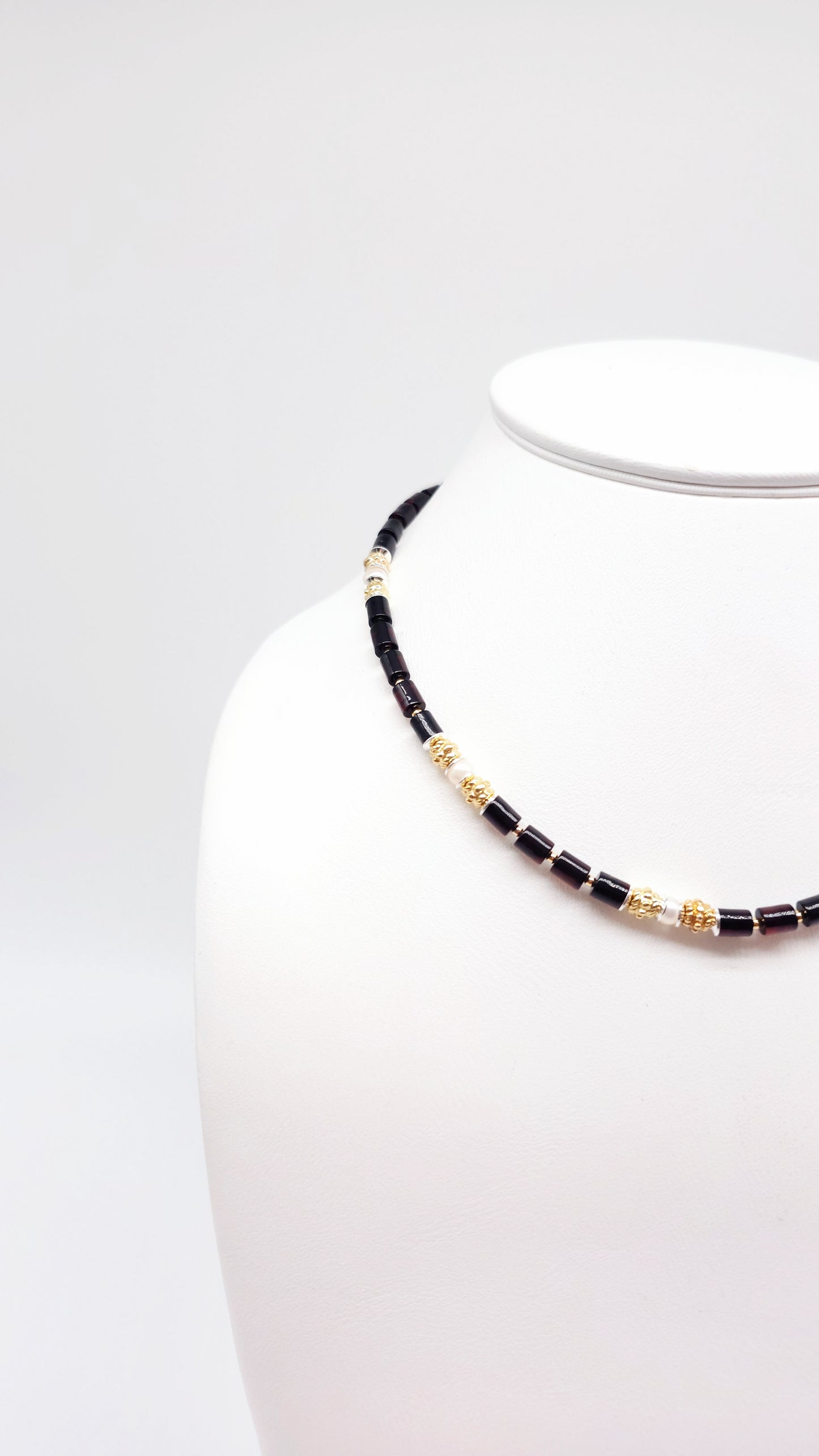 Diep rood barnstenen collier met zoetwaterparels