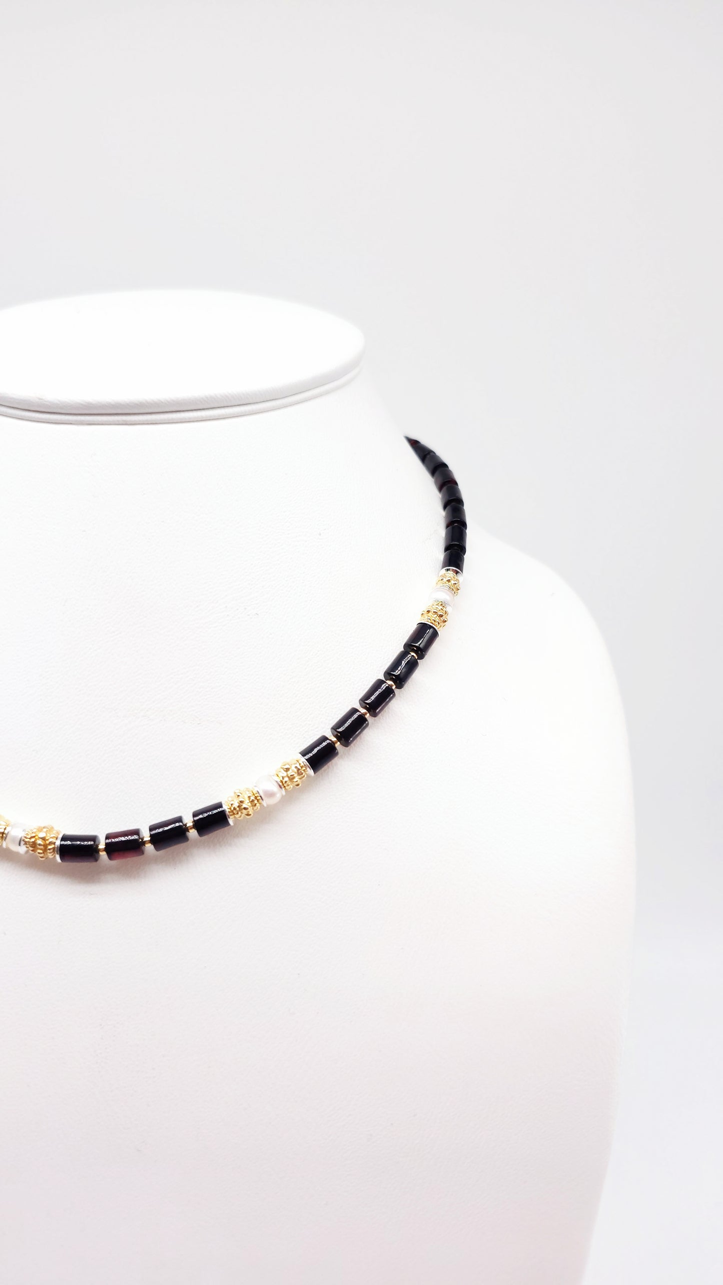 Diep rood barnstenen collier met zoetwaterparels