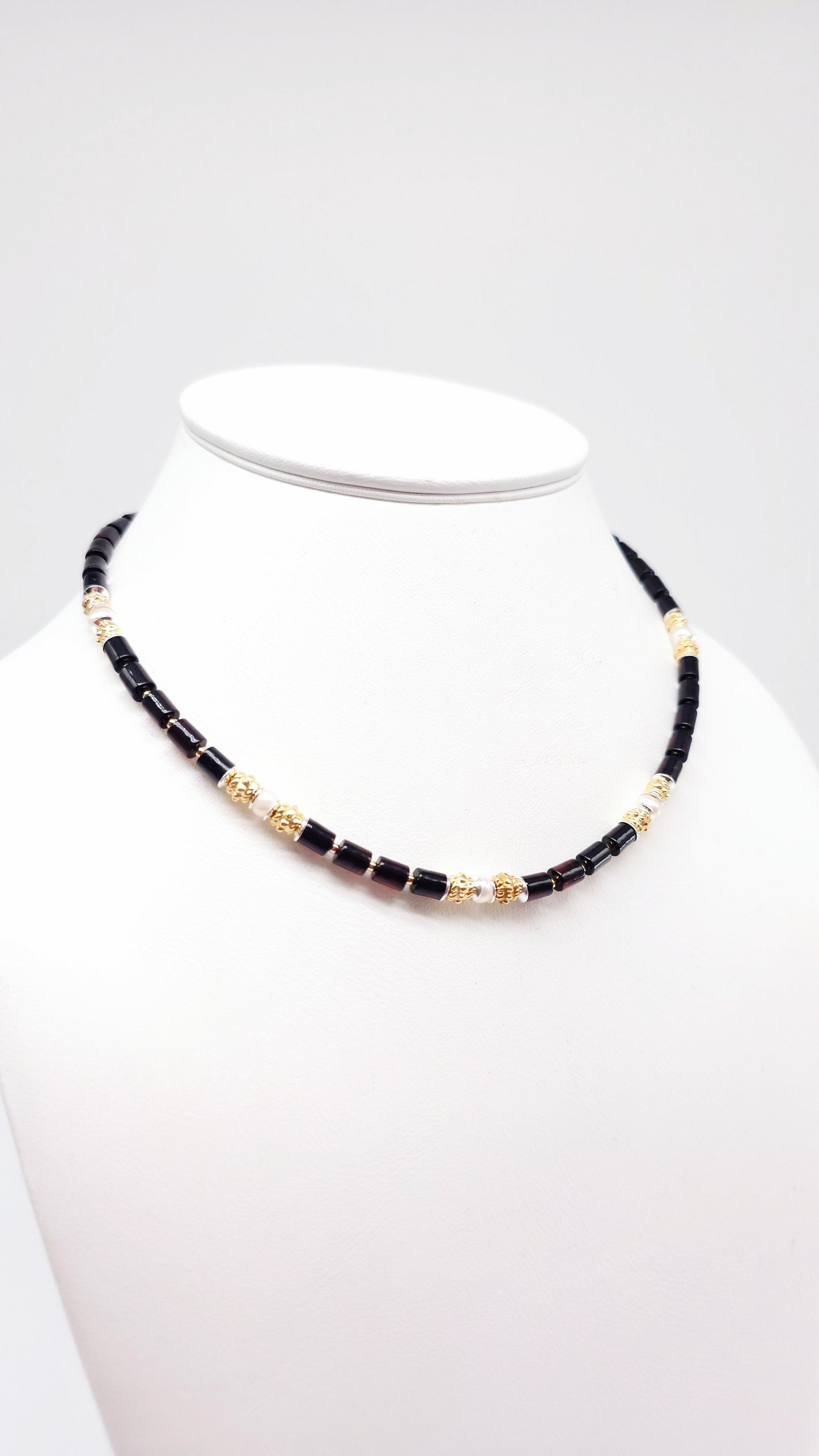 Diep rood barnstenen collier met zoetwaterparels