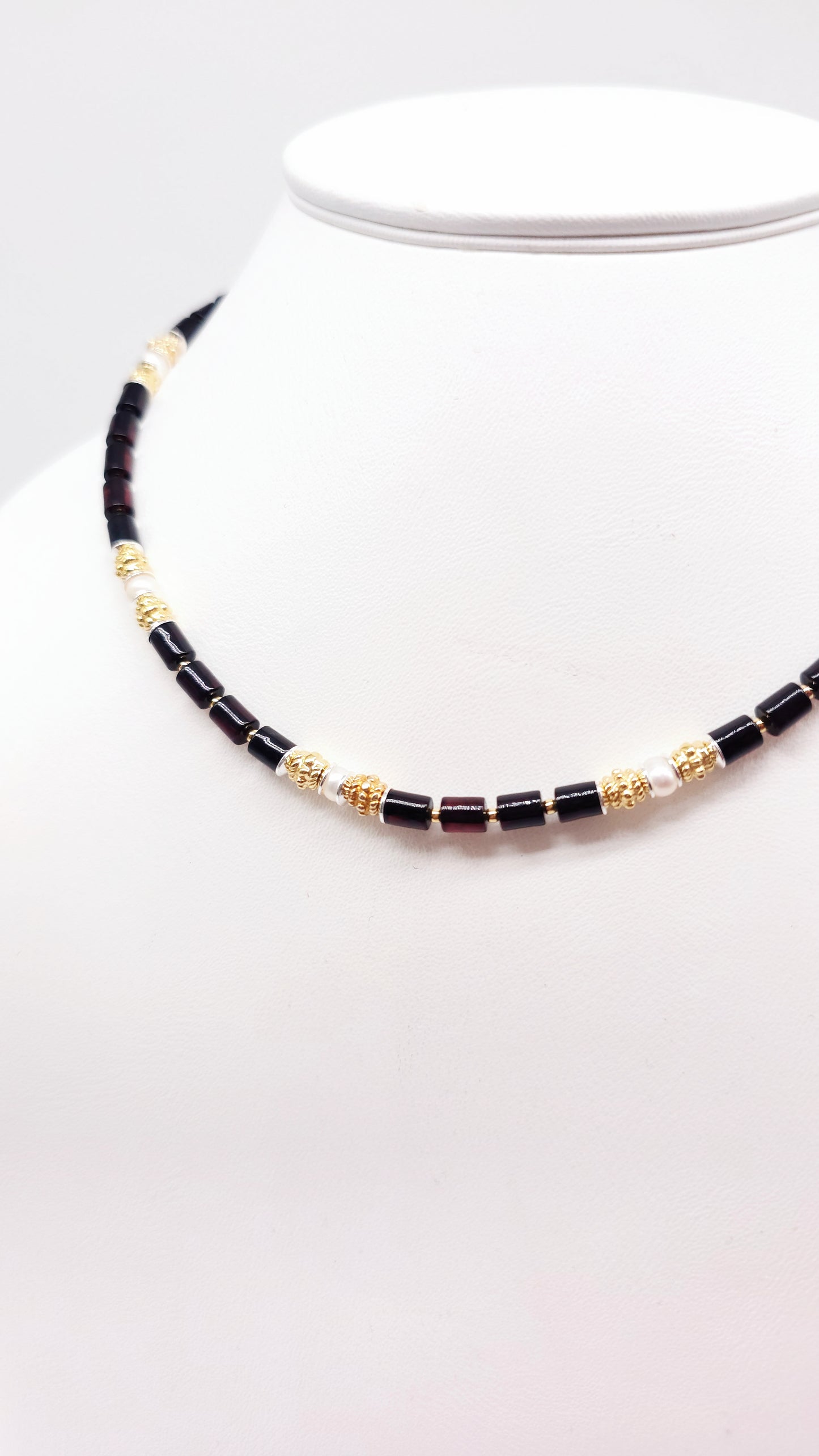 Diep rood barnstenen collier met zoetwaterparels