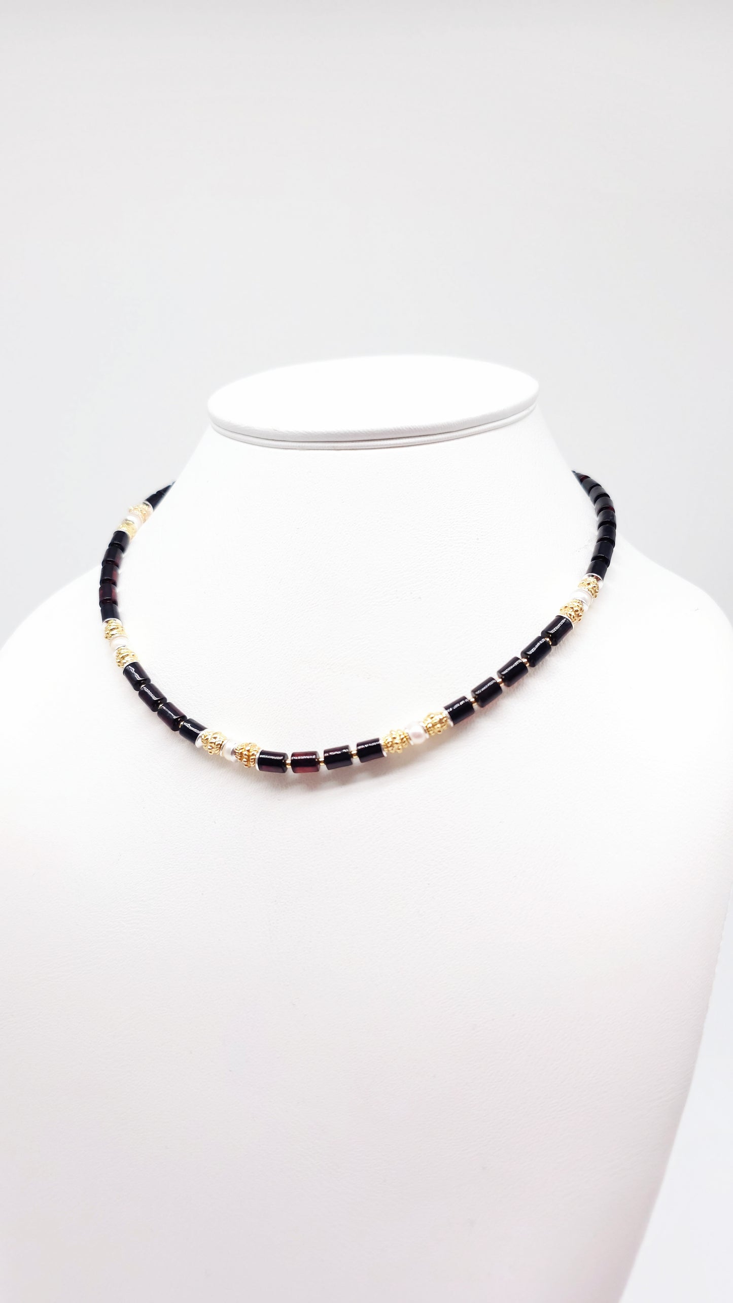 Diep rood barnstenen collier met zoetwaterparels
