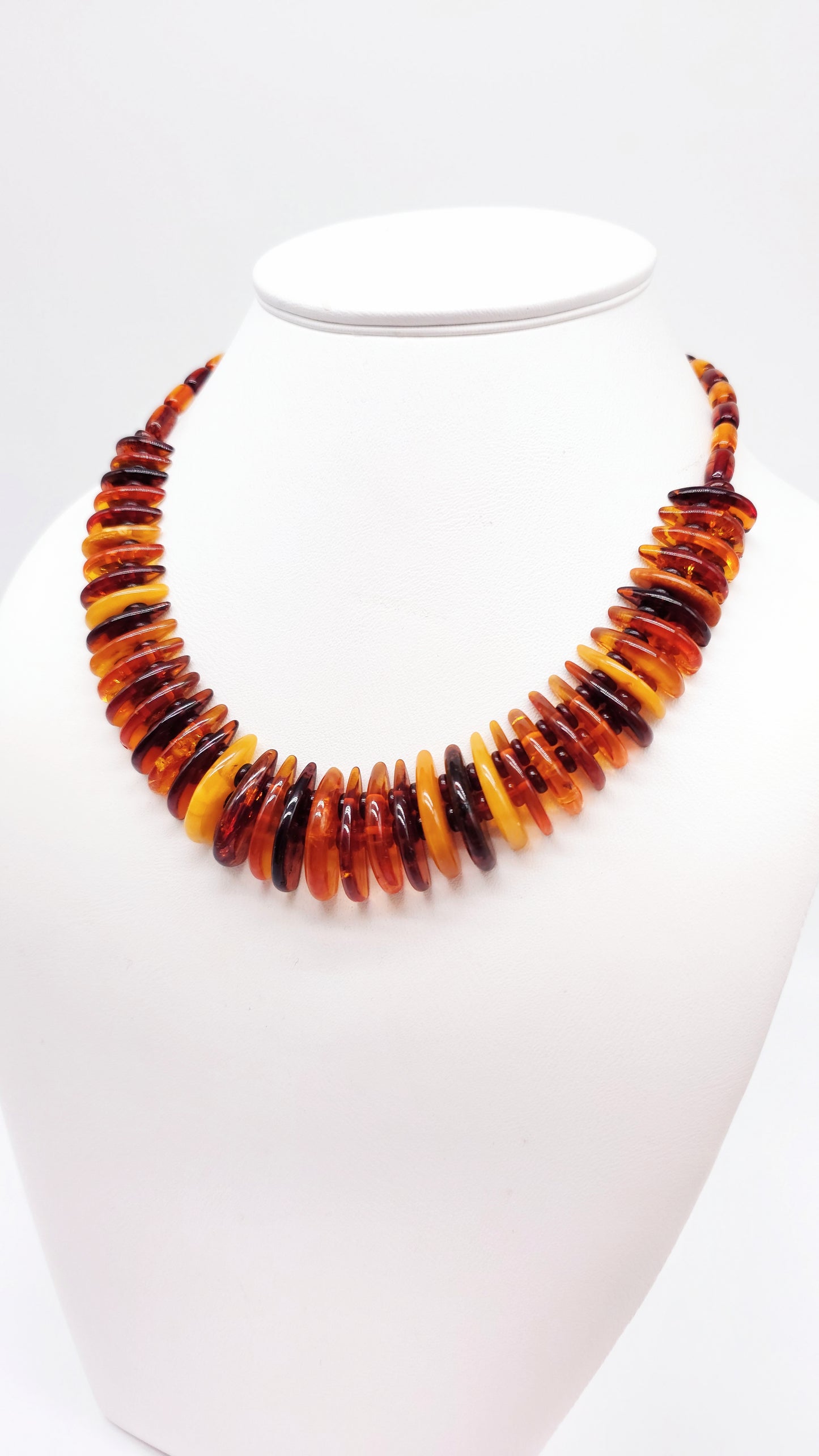 Handgefertigtes Collier aus echtem Bernstein, 46 cm lang