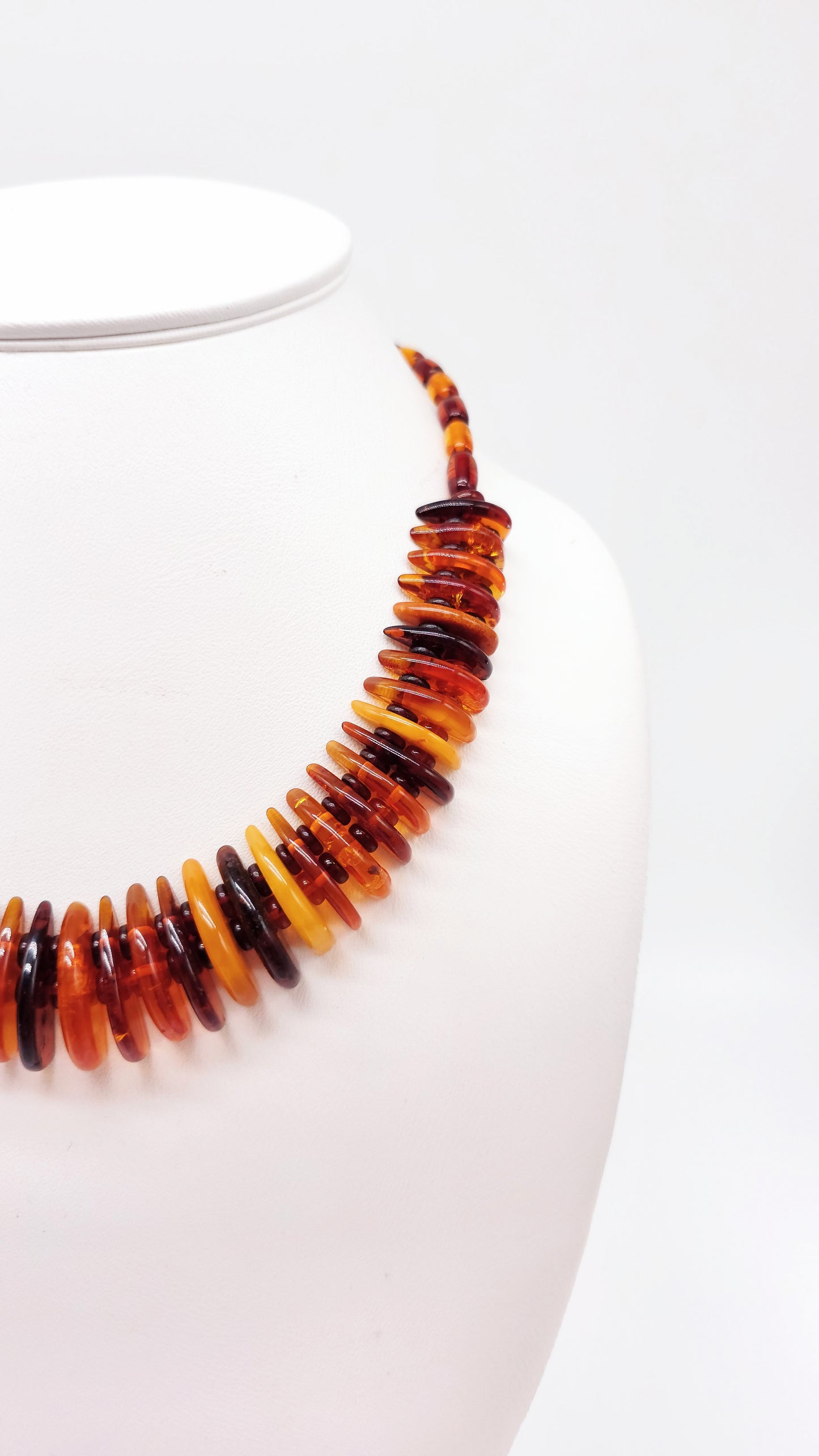 Handgefertigtes Collier aus echtem Bernstein, 46 cm lang