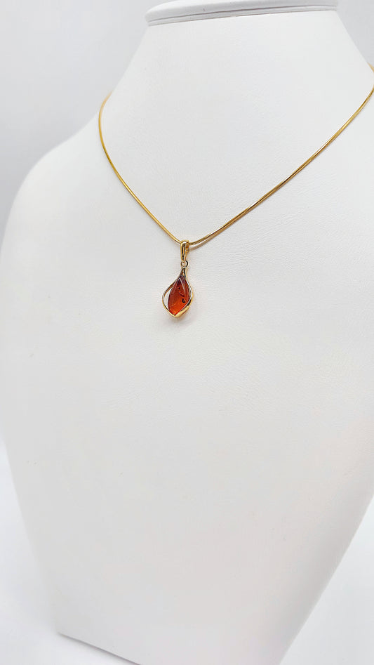 Schmuckset: Vergoldete Kette mit echtem Bernstein-Anhänger