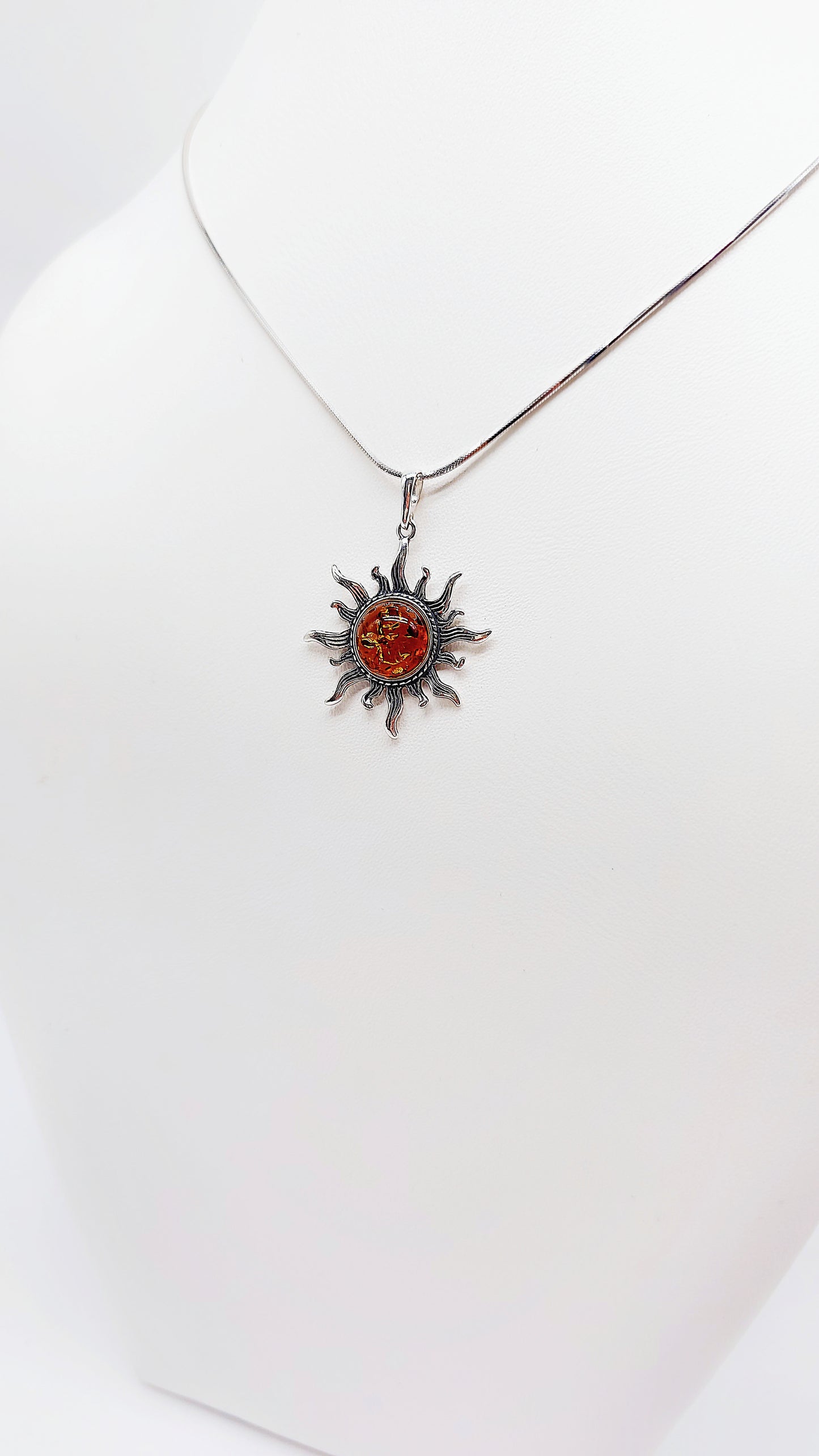 Sonnendesign-Anhänger mit Bernstein und 925er Silber