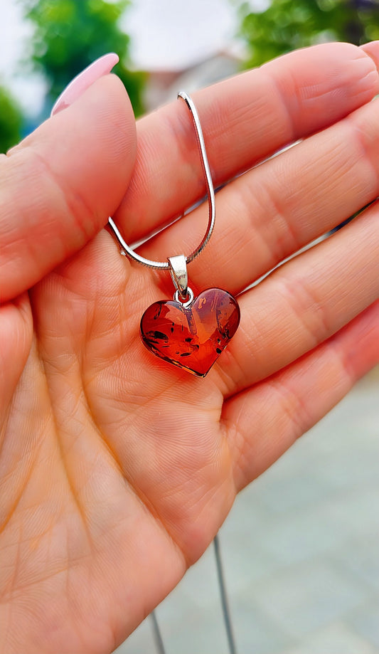 Hartvormige hanger van barnsteen en sterling zilver