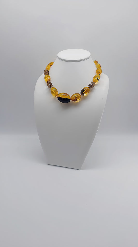 Elegante Harmonie: Handgefertigte Bernsteinkette