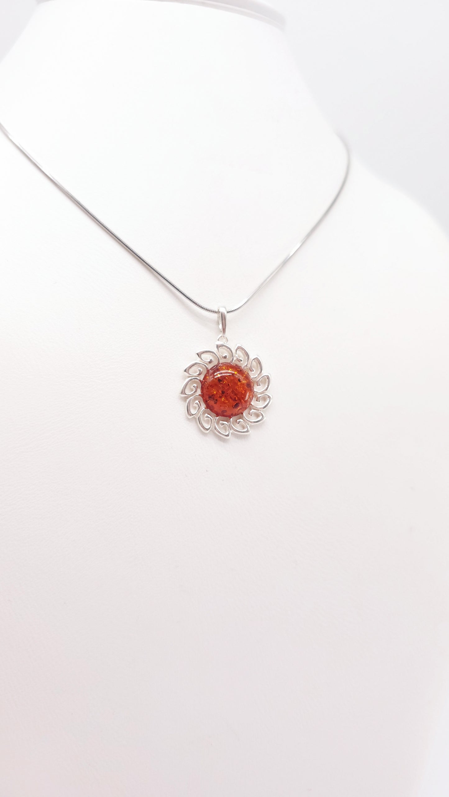 Halsschmuck Sonne – Geschenkidee für Sie
