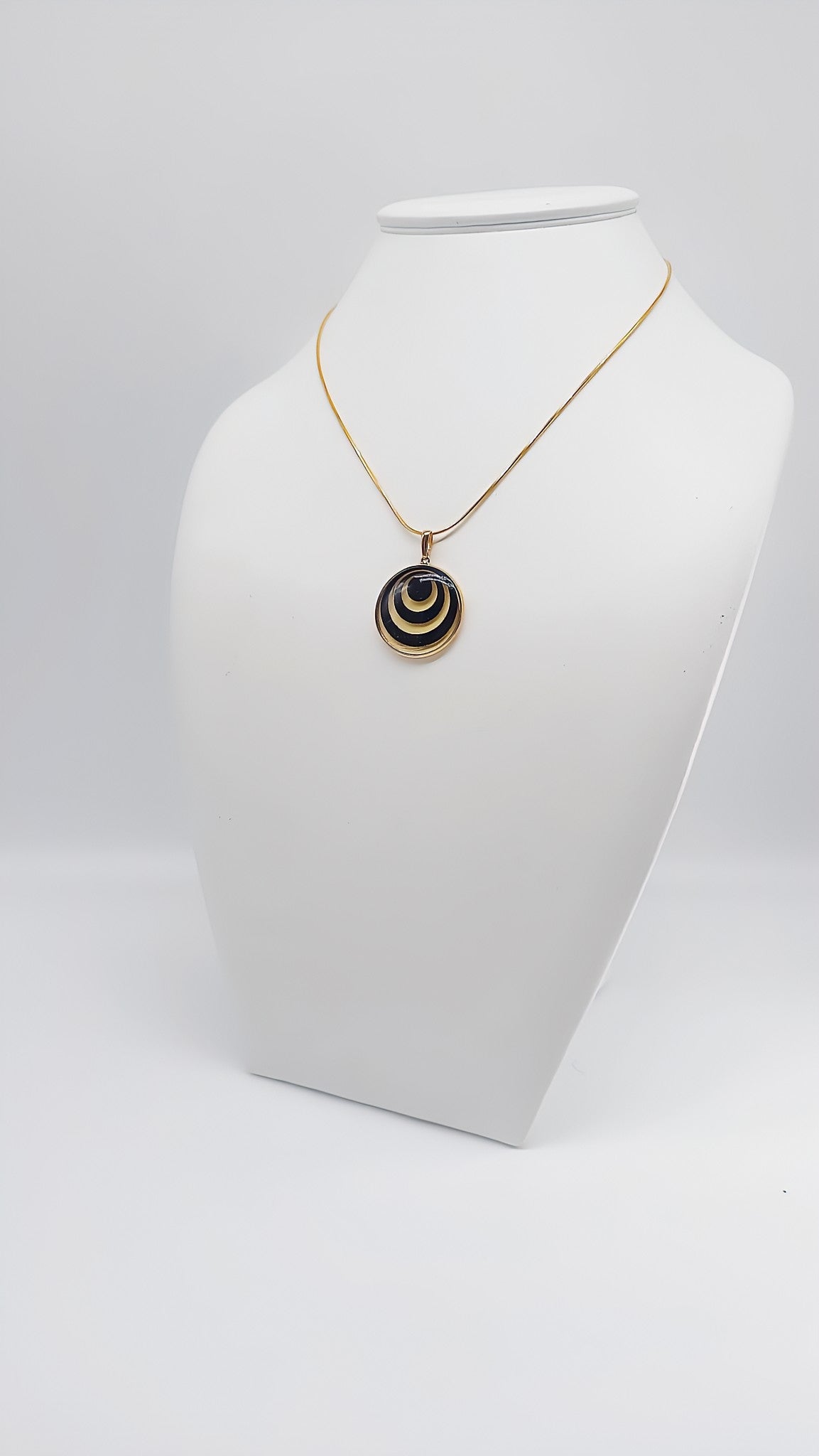 Zeitloser Bernstein-Schmuck für stilvolle Auftritte