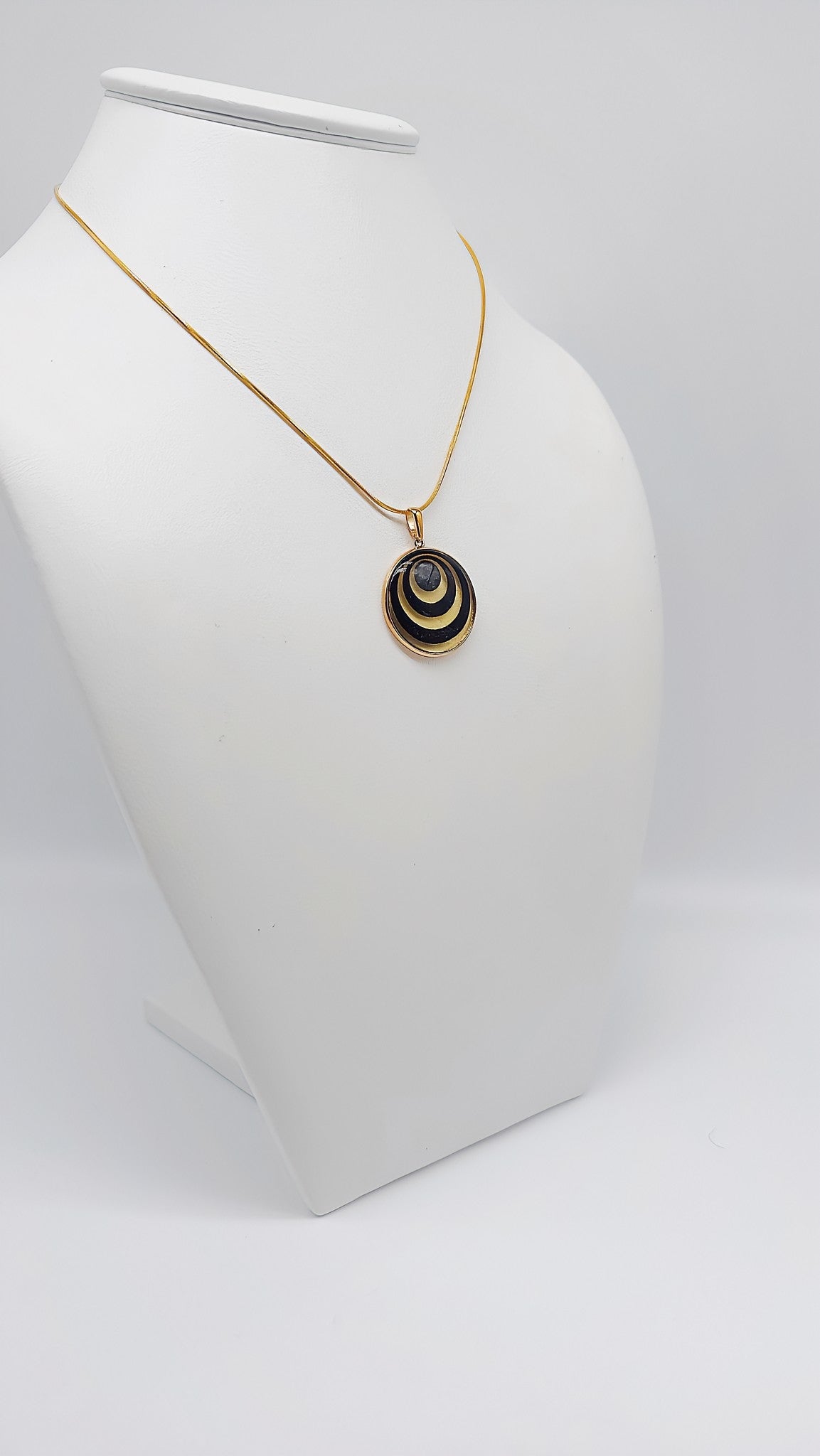 Zeitloser Bernstein-Schmuck für stilvolle Auftritte