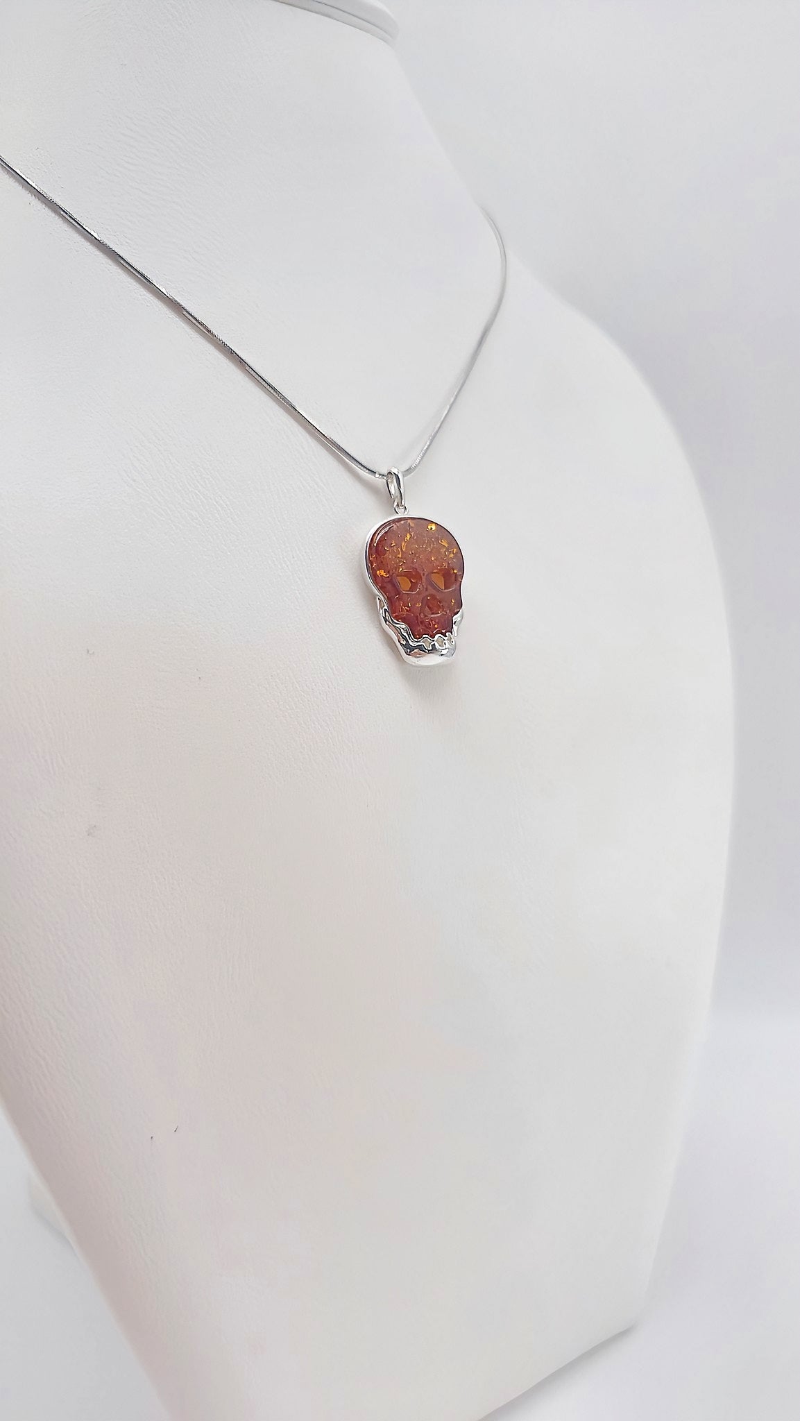 Sterlingsilber Totenkopf mit Bernstein
