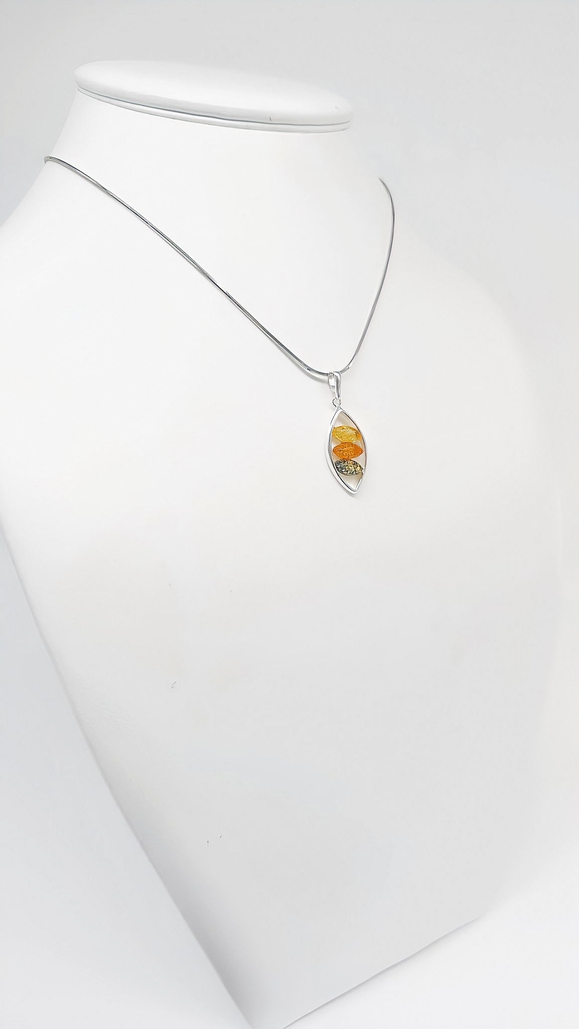 Anhänger aus 925er Sterlingsilber mit buntem Bernstein