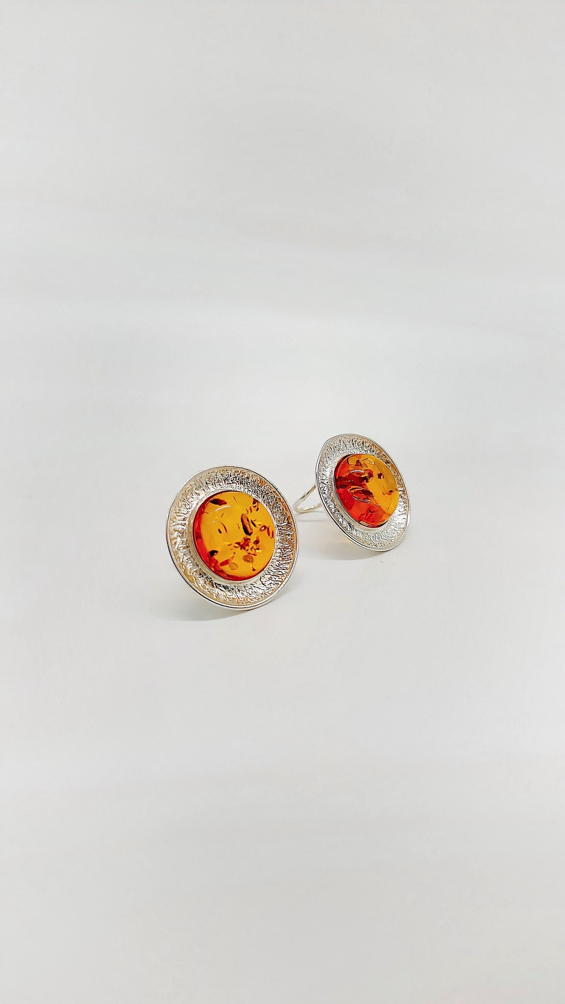 Runde Bernstein-Ohrclipse aus 925er Sterlingsilber
