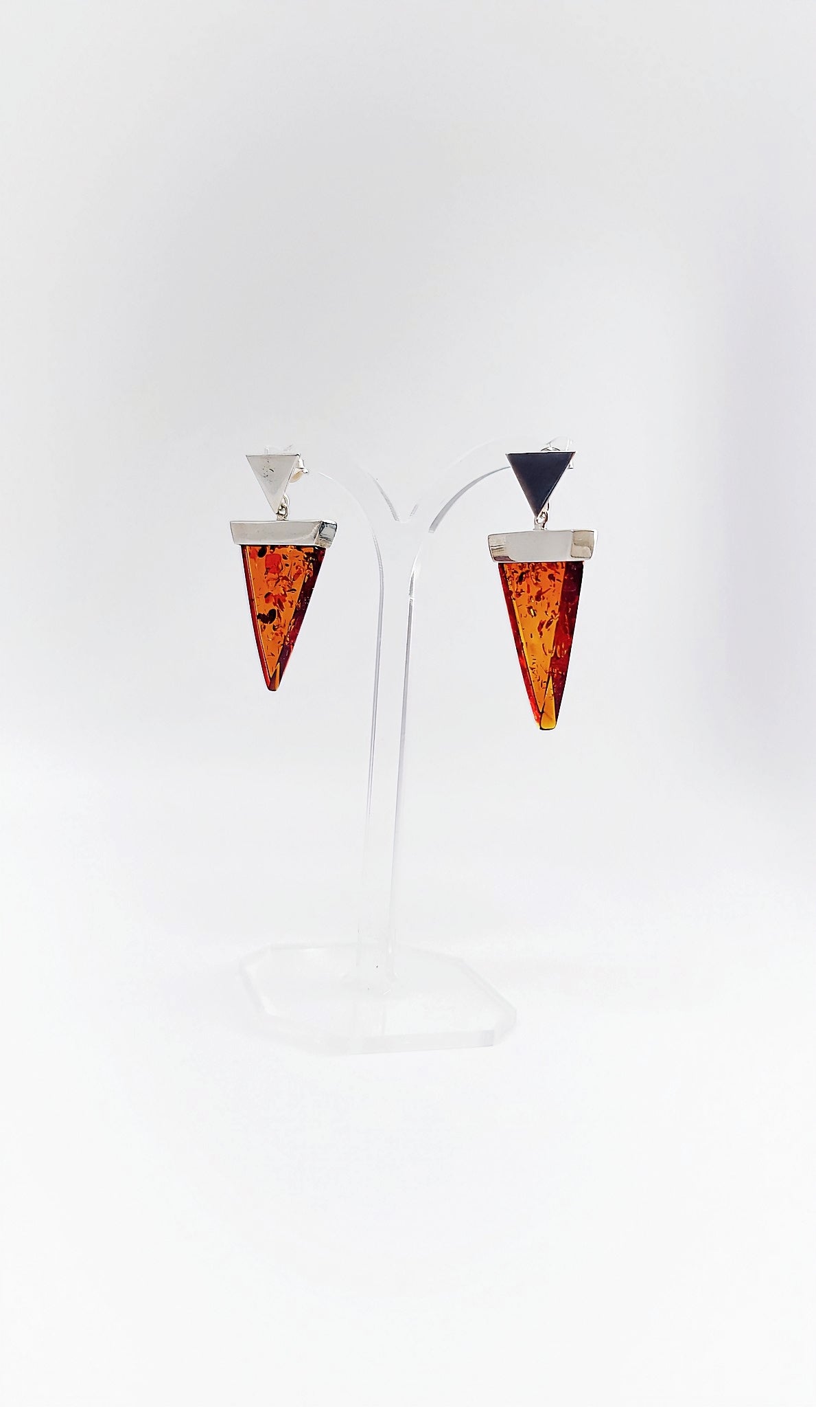 Moderne Silberohrringe mit geometrischem Bernsteindesign