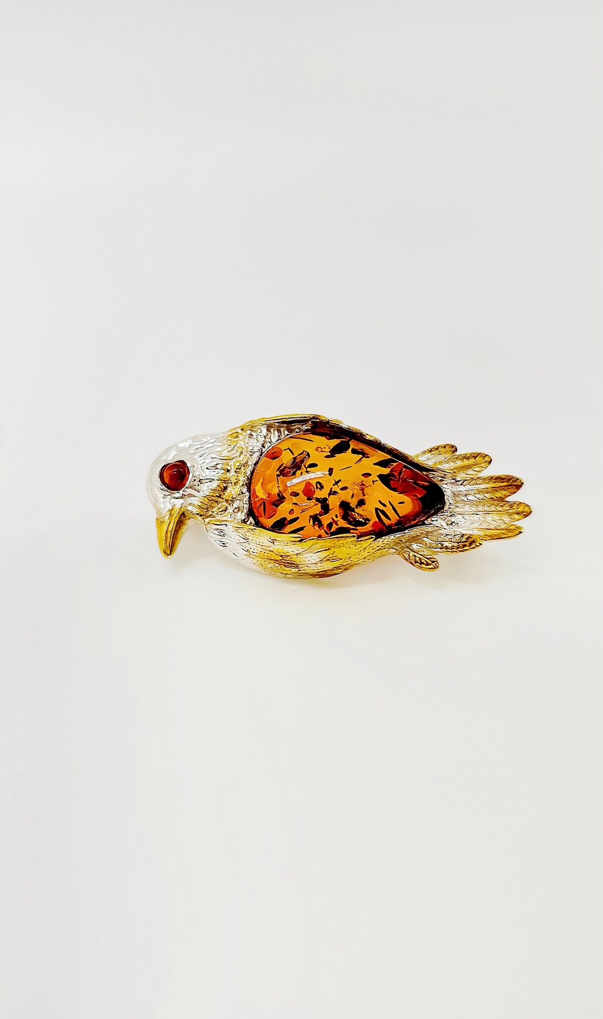 Bernsteinvogel: Naturverbundenheit in Silber und Gold