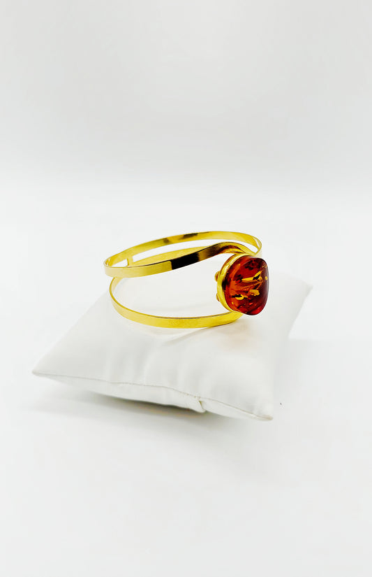 Goldene Armspange mit Bernstein